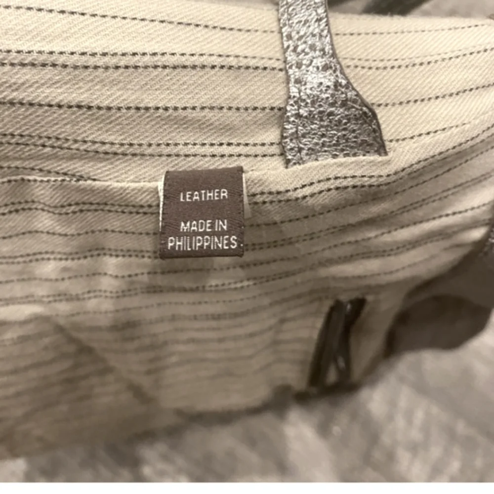FRYE Melissa Leather Hobo/Shoulder/Crossbody Bag .. Silver